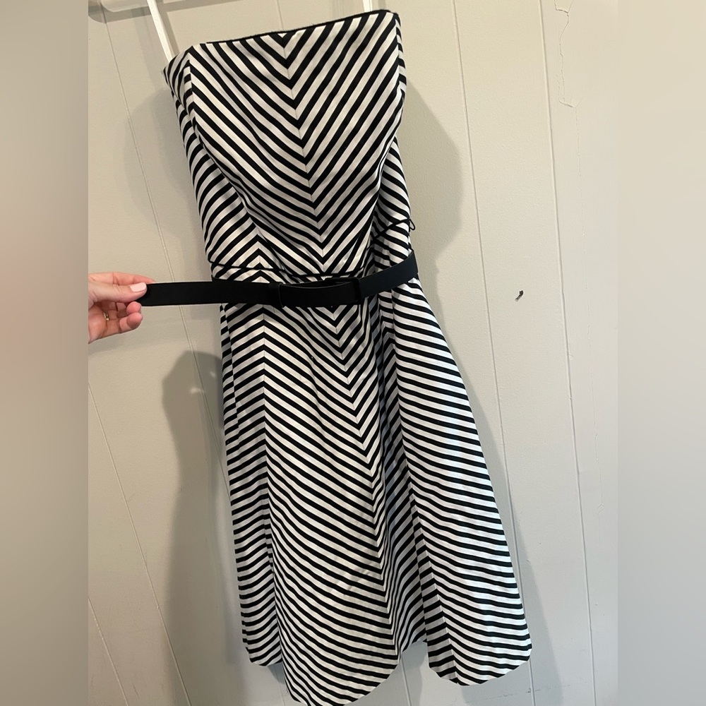 White House Black Market -Cute strapless dress